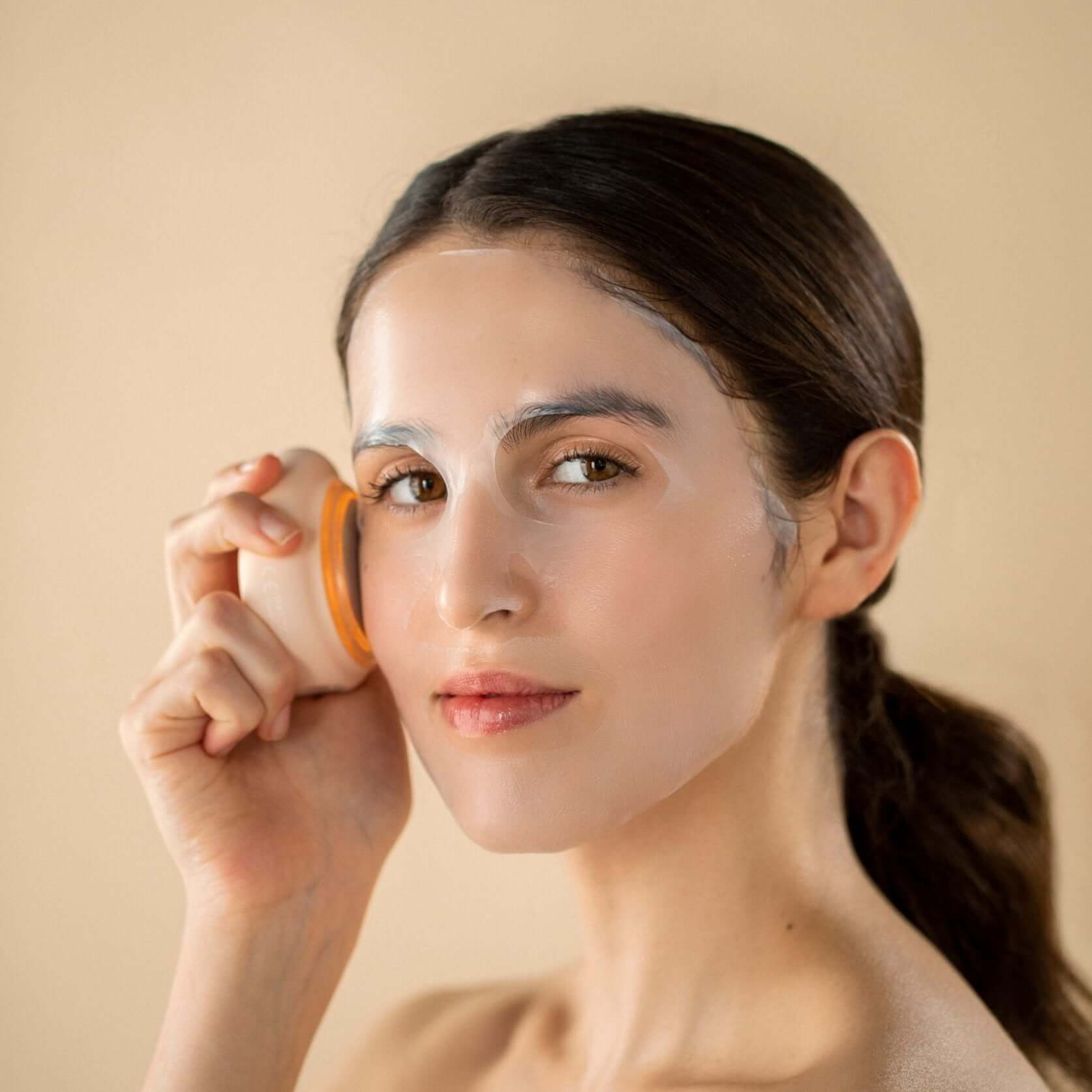 Hadaka Illumen LED Light Therapy Beauty Device - Gentle Skin Essentials